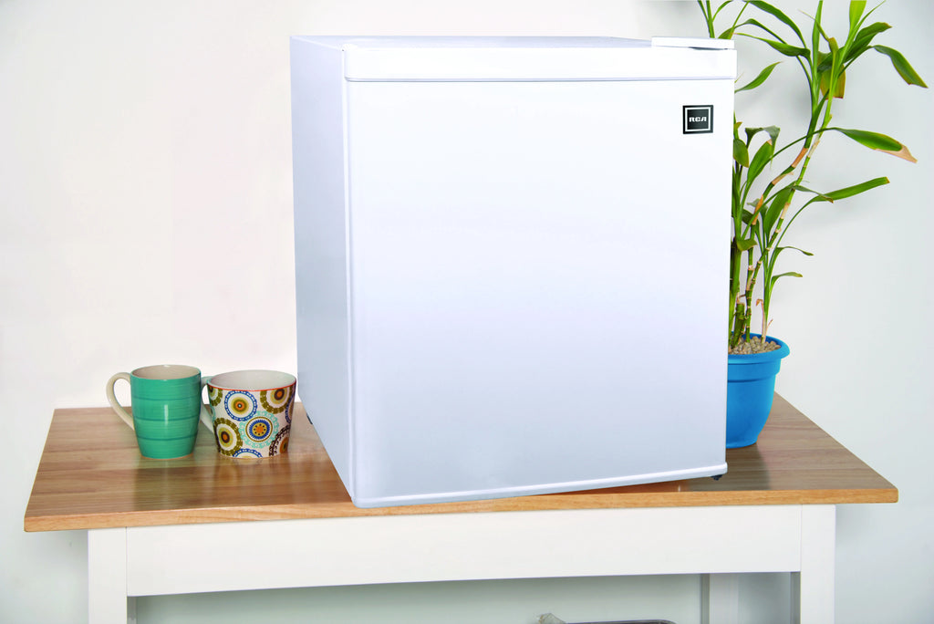 White 1.1 cu. ft. Upright Freezer R827