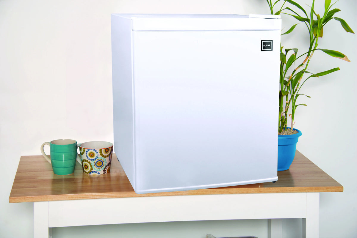 White 1.1 cu. ft. Upright Freezer R827