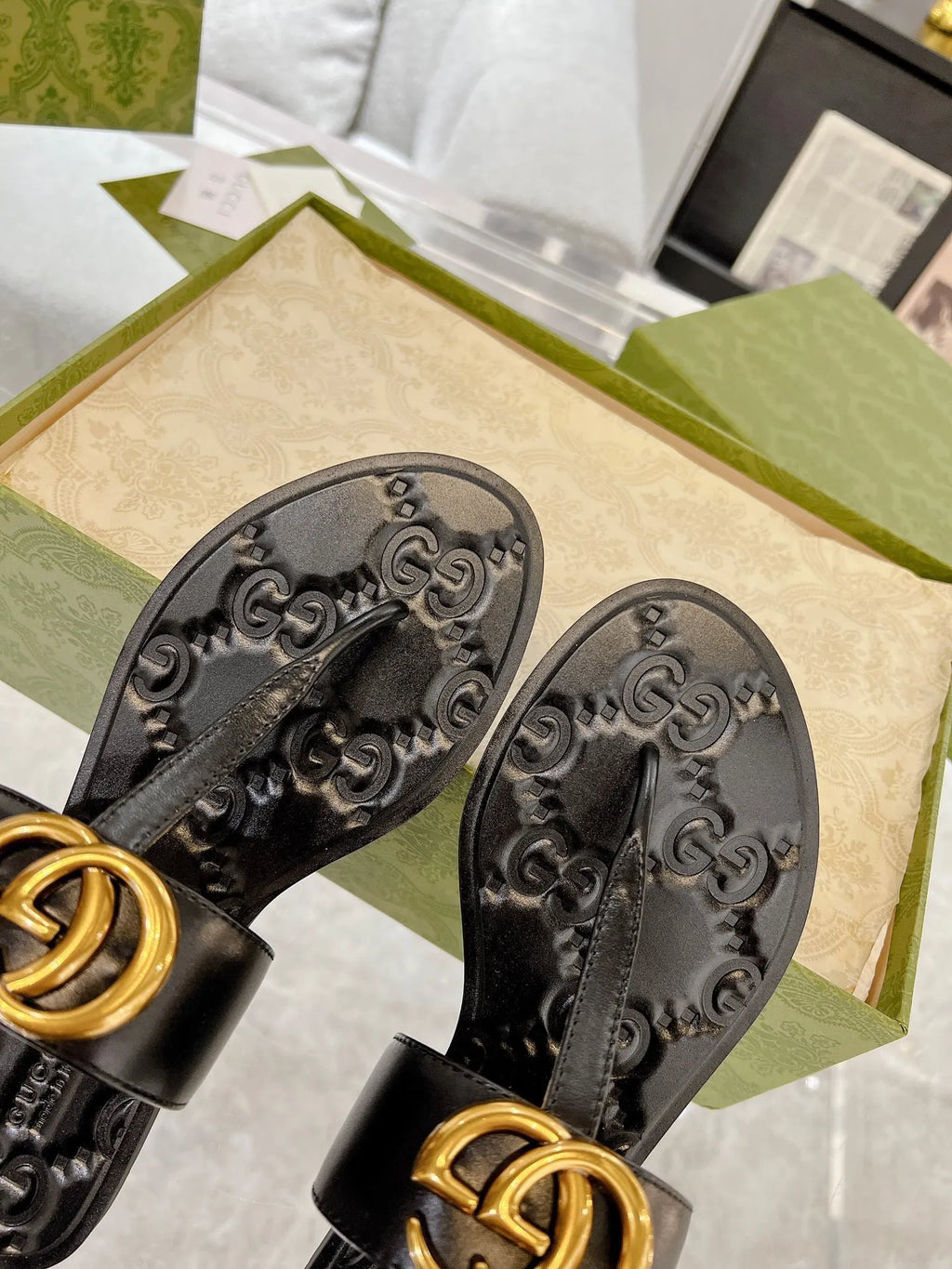 Men and Women Slippers S1091