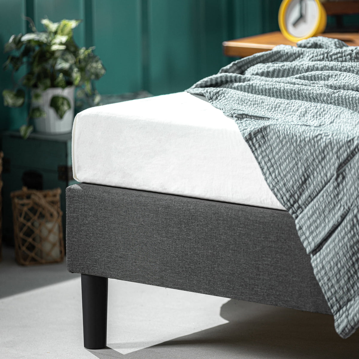 13" Upholstered Platform Bed Frame, Grey, Full E9267