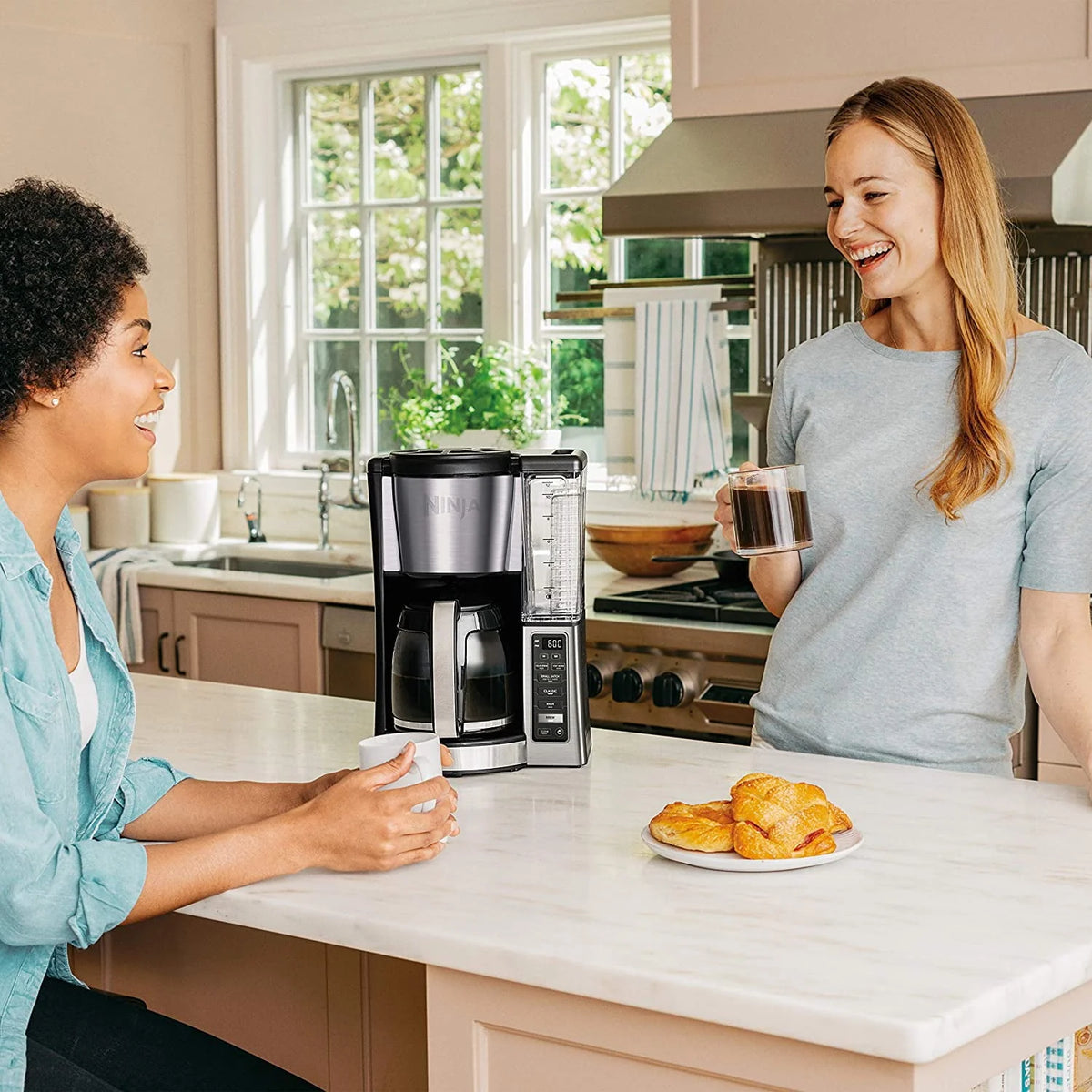 Programmable Coffee Maker with 12 Cup Glass Carafe Z5743