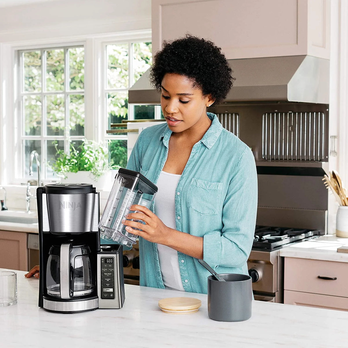 Programmable Coffee Maker with 12 Cup Glass Carafe Z5743